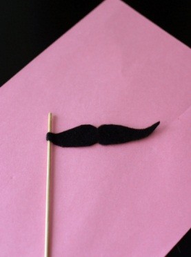 ประดิษฐ์หนวดแบบไหนกันดี